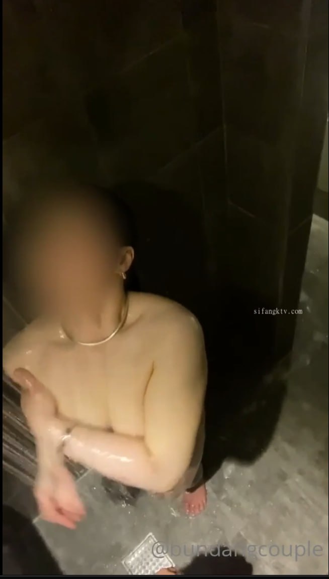 亚洲中文字幕无码AV床太响声大不好日，岳母在隔壁，只能在地上操教师骚妻高潮，大屁股上位坐